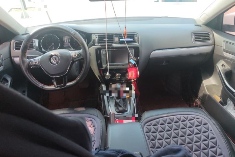 Used Volkswagen Sagitar 2018 280TSI DSG Ignite Edition Center Console