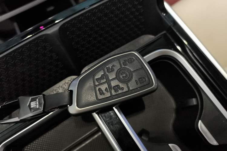 Used Buick GL8 New Energy 2025 Lu Shang Luxury Edition 7-Seater Interior 1