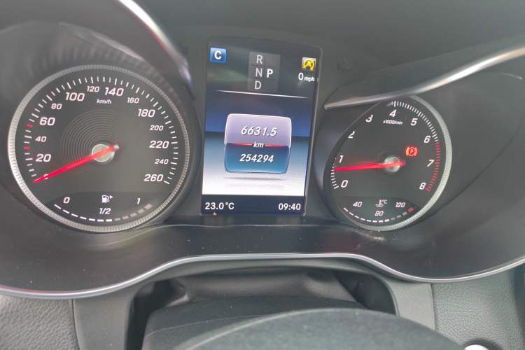 Used Mercedes-Benz GLC 2017 GLC 300 4MATIC Luxury Model Odometer Close Up