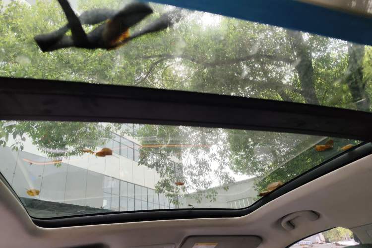 Used Roewe RX5 2016 20T Two-Wheel Drive Automatic Internet Smart Edition