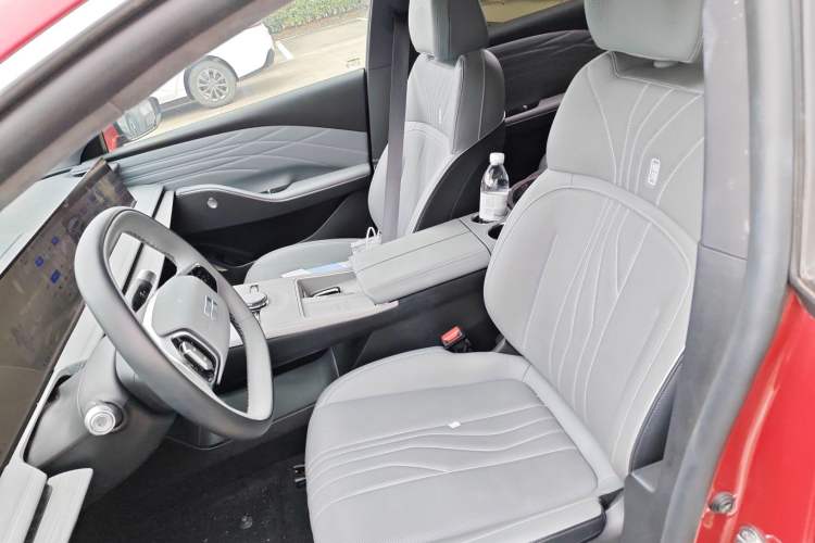 Used Geely Galaxy E8 2024 665 km Range Rear-Drive Starship Long-Range Version
