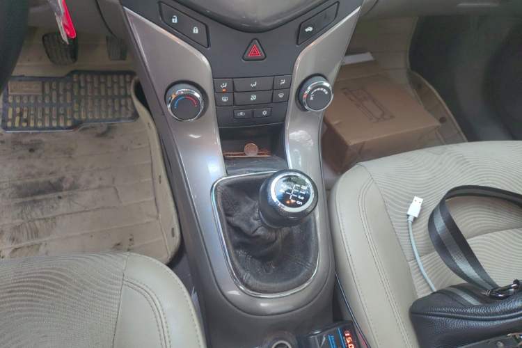 Used Chevrolet Cruze 2015 1.5L Classic SE MT Gear Lever