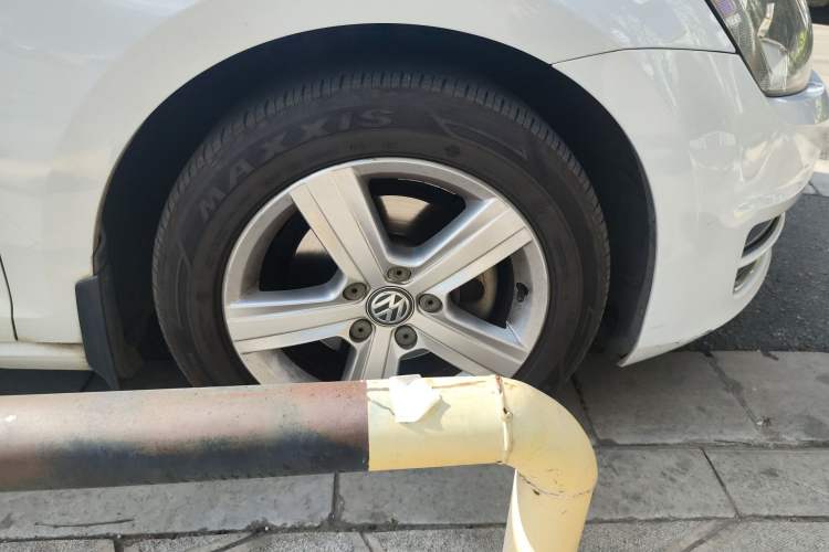 Used Volkswagen Golf 2014 1.4TSI Automatic Comfort Model Right Front Wheel Hub