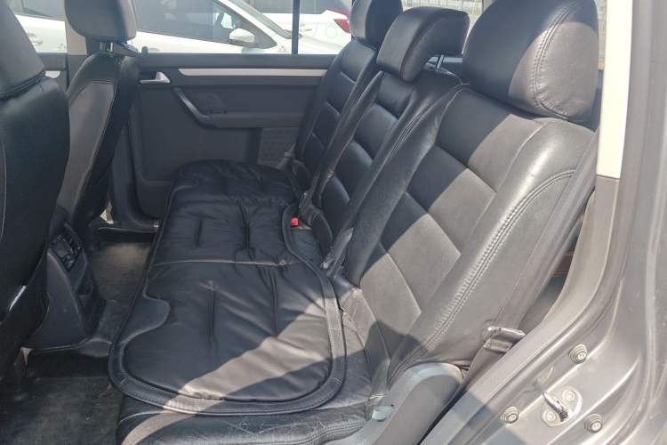 Used Volkswagen Touran 2013 1.4T Manual Fashion Edition 5 Seats Left Rear Seat