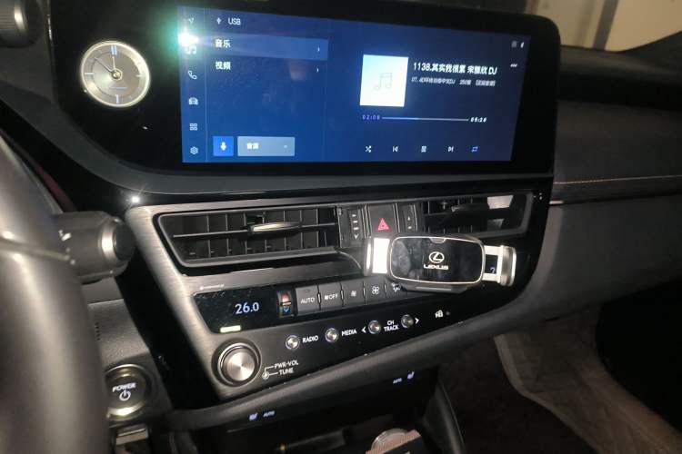 Used Lexus ES 2022 300h Excellence Edition Audio And AC Panel