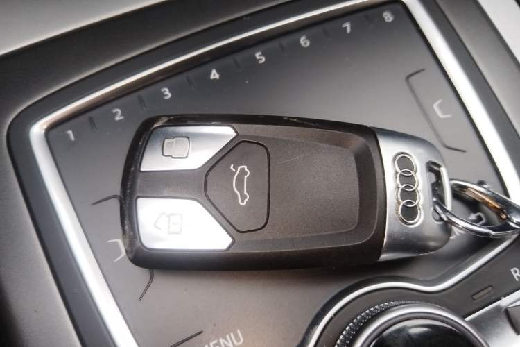 Used Audi Q7 2016 40 TFSI Comfort Model
