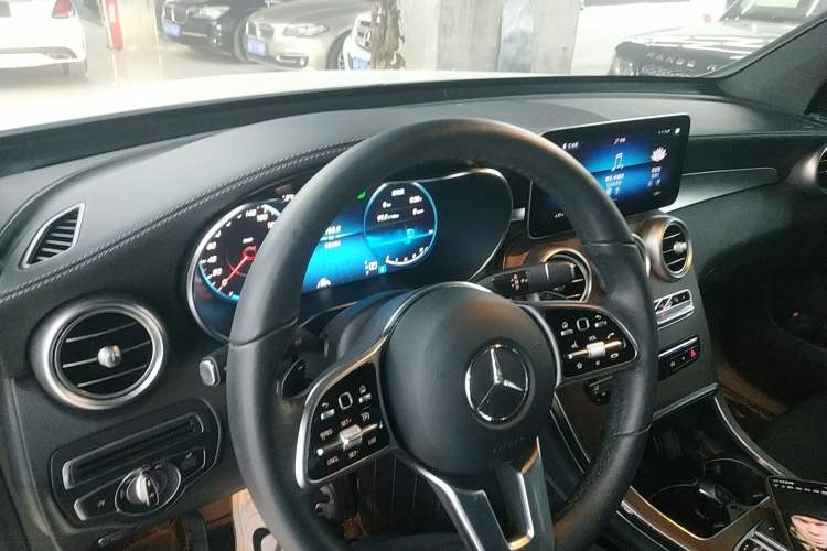 Used Mercedes-Benz GLC 2021 GLC 300 L 4MATIC Dynamic Model Center Console
