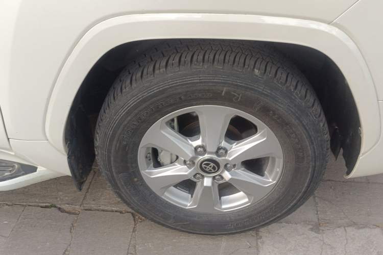 Used Toyota Land Cruiser  Right Front Wheel Hub