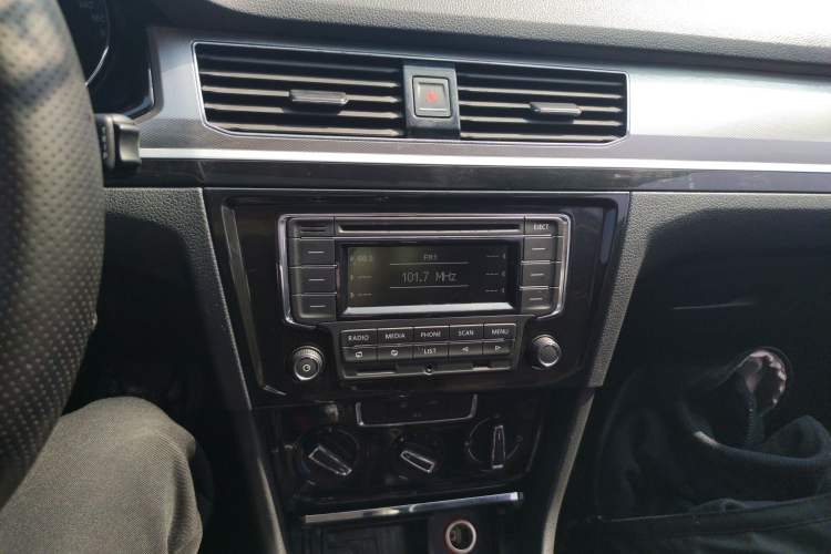 Used Volkswagen Bora 2016 1.6L Manual Comfort Model Audio And AC Panel