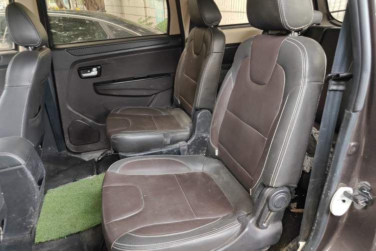 Used Dongfeng Fengon 330 2019 1.5L 330S Manual Comfort Version China VI Standard Left Rear Seat