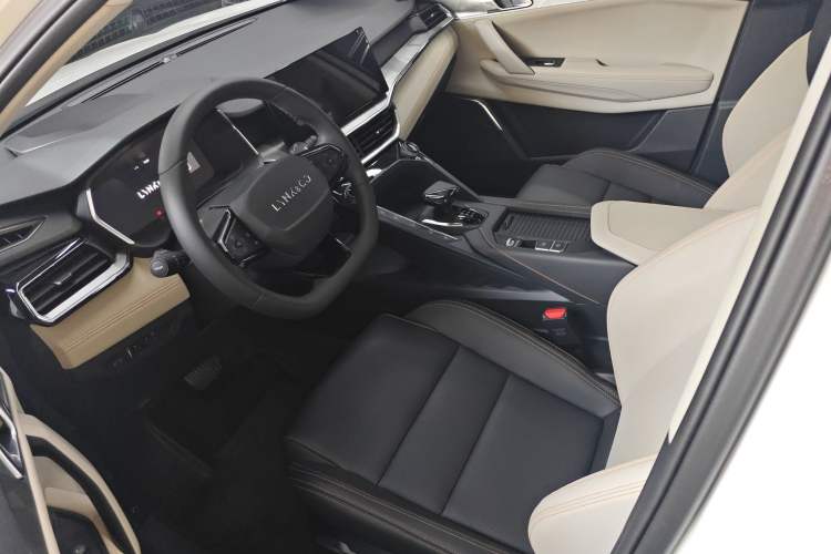 Used Lynk & Co 06 EM-P 2023 1.5T Remix PHEV Pro