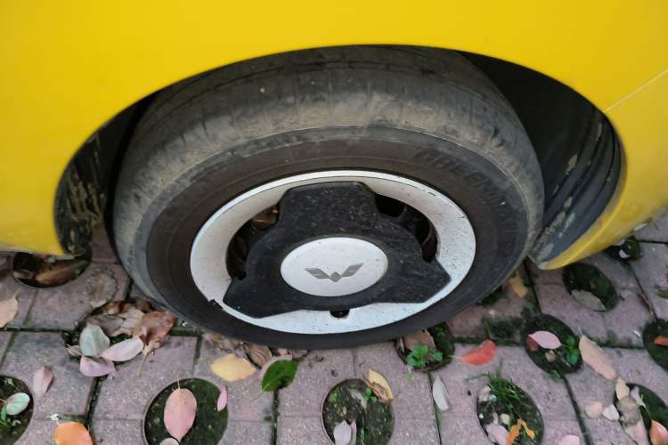 Used Wuling Hongguang MINIEV 2021 Macaron Premium Model – Lithium Iron Phosphate Right Front Wheel Hub