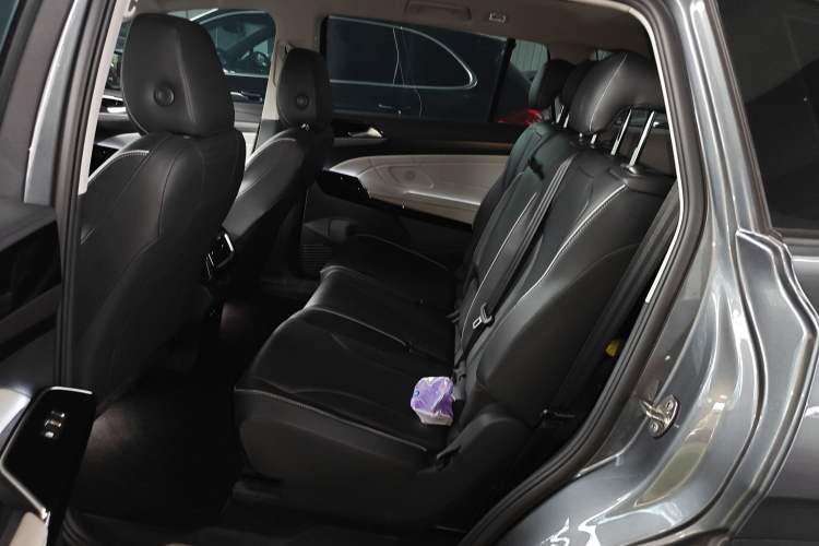 Used Volkswagen ID.6 X 2023 Pure Long-Range Version Left Rear Seat