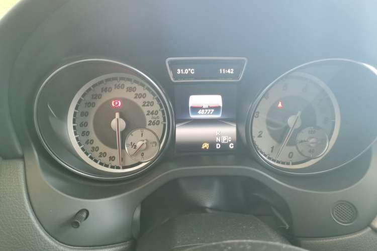 Used Mercedes-Benz GLA 2016 GLA 200 Fashion Model Odometer Close Up