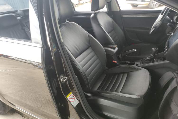 Used Skoda Octavia 2017 1.6L Automatic Smart Drive Edition Right Front Seat