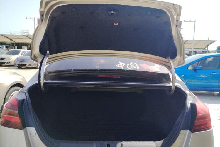 Used Geely Auto Emgrand 2019 Leading Edition 1.5L CVT Luxury Model China VI Standard Trunk