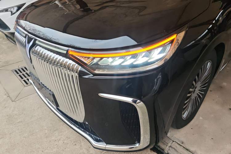 Used VOYAH Dream 2025 PHEV Four-Wheel-Drive Flagship Kunpeng Edition
