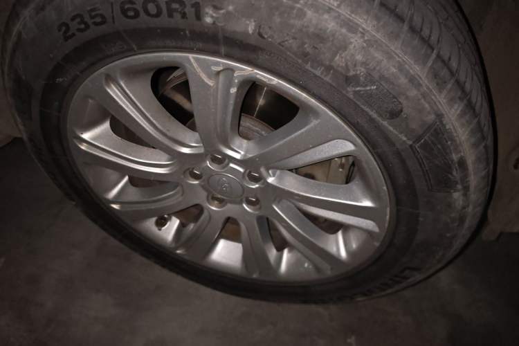 Used Land Rover Discovery Sport 2018 240 PS SE Version Right Front Wheel Hub