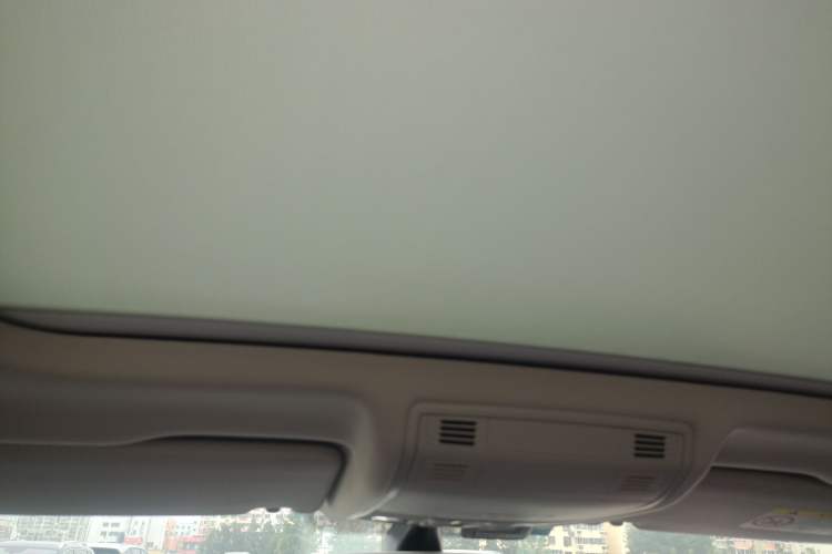 Used Volkswagen Tayron 2020 330TSI Two-Wheel Drive Luxury Smart Connectivity Version Headliner