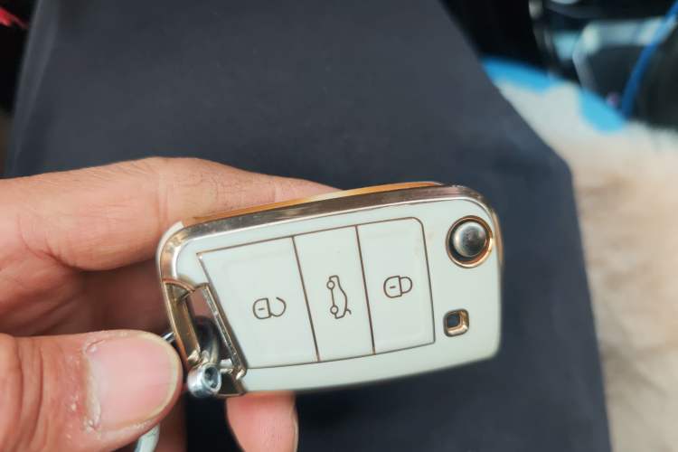 Used Volkswagen T-ROC 2018 280TSI DSG Two-Wheel Drive Luxury Version China VI Standard Vehicle Key