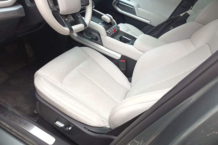 Used Formula Leopard Titanium 3 2025 501 km All-Wheel Drive Intelligent Driving Max Edition Left Front Seat