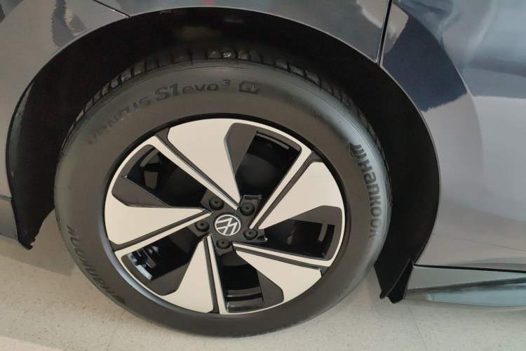 Used Volkswagen ID.7 VIZZION 2024 AIR model Right Rear Wheel Hub