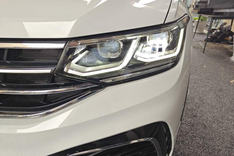 Used Volkswagen Tiguan L 2023 330TSI Automatic Two-Wheel Drive R-Line Flagship Edition Left Front Headlight