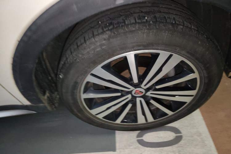 Used Roewe RX5 2019 20T Two-Wheel Drive Automatic 4G Connected Platinum Edition Right Front Wheel Hub