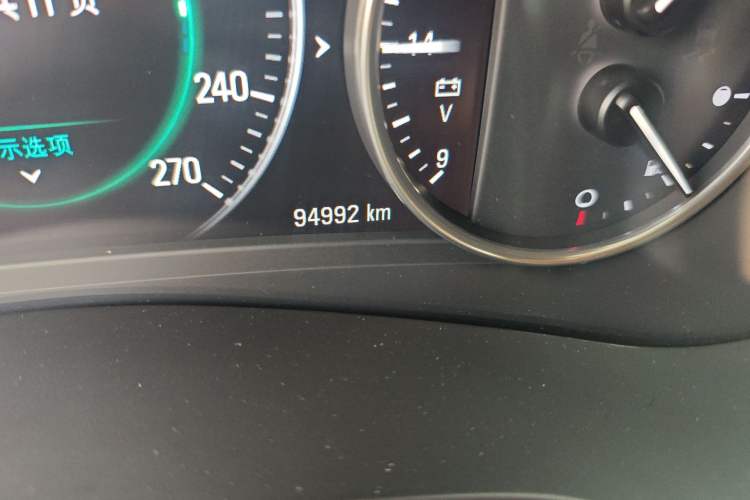 Used Buick LaCrosse 2018 20T Luxury Model Odometer Close Up