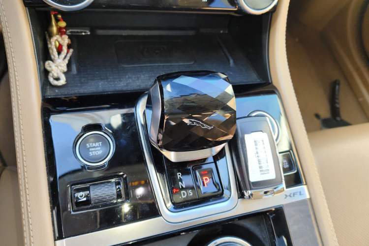 Used Jaguar XFL 2021 XFL 2.0T P250 Two-Wheel-Drive Luxury Deluxe Edition
