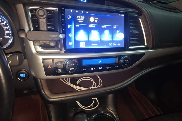 Used Toyota Highlander 2015 2.0T Four-Wheel Drive Luxury Edition 7-Seater Audio And AC Panel