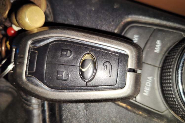 Used Soueast DX7 2015 1.5T Manual Elite Model Vehicle Key