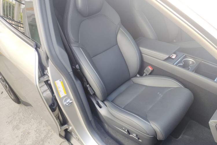 Used Tesla Model Y L 2025 Model Long-Range All-Wheel-Drive Version
