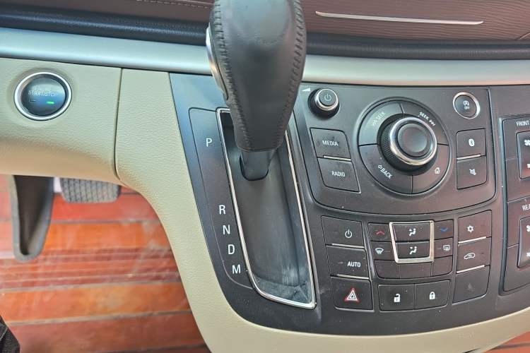 Used Buick GL8 2018 28T Luxury Model China VI Standard