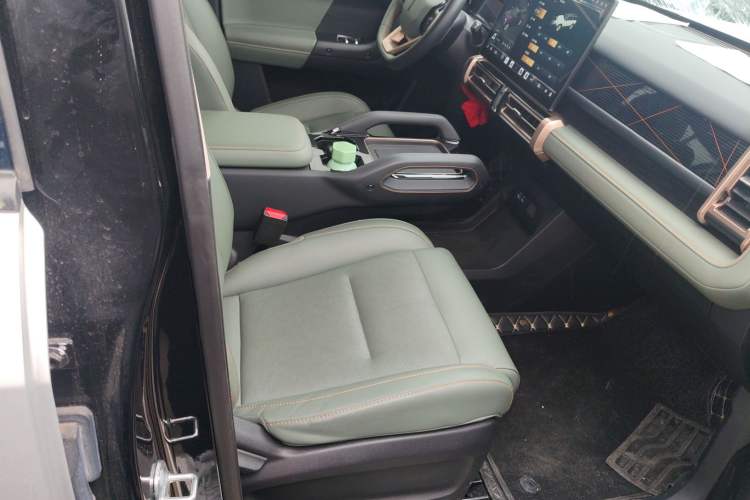 Used iCAR 03 2024 401km Two-Wheel Drive Standard Advanced Version Right Front Seat