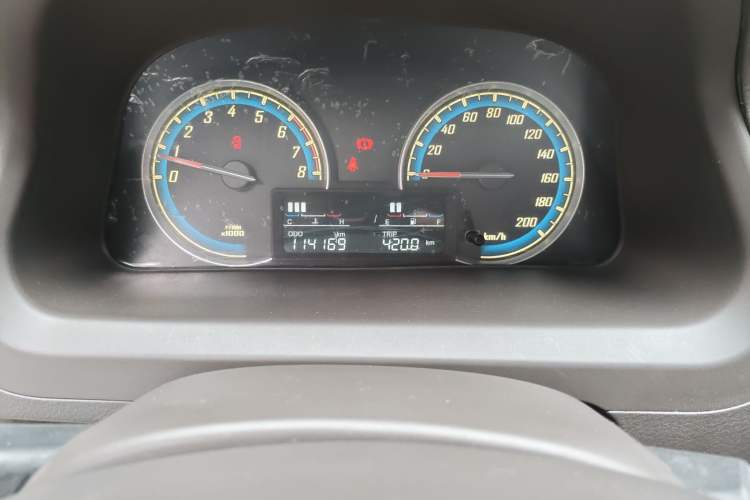 Used Baojun 730 2014 1.5L Manual Luxury Navigation ESP Version 7 Seats Odometer Close Up