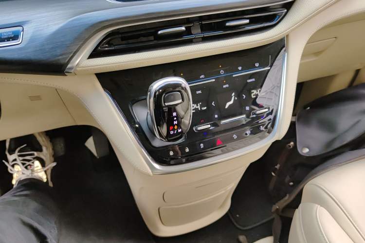 Used Buick GL8 2022 ES Land Cruiser 653T Luxury Model
