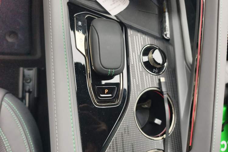 Used Zeekr 001 2023 WE Edition 86 kWh Gear Lever