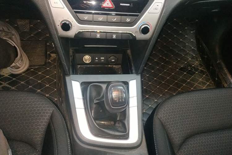 Used Hyundai Elantra (6th Generation / Lingdong) 2016 1.6L Manual ZhiXuan · Dynamic Model
