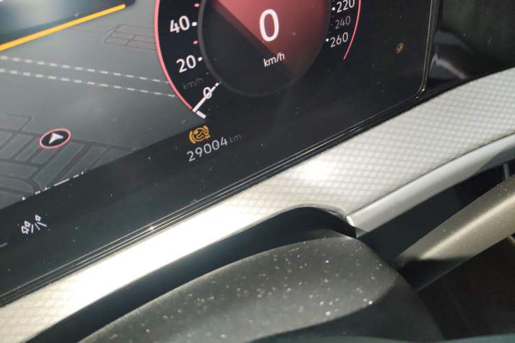 Used Volkswagen Tavendor 2023 380TSI Four-Wheel Drive R-Line First Edition Odometer Close Up