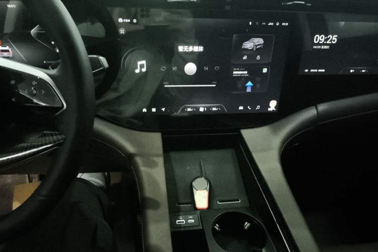 Used EXEED Lanyue 2025 400T Two-Wheel Drive Starlight Edition 7 Seats Audio And AC Panel