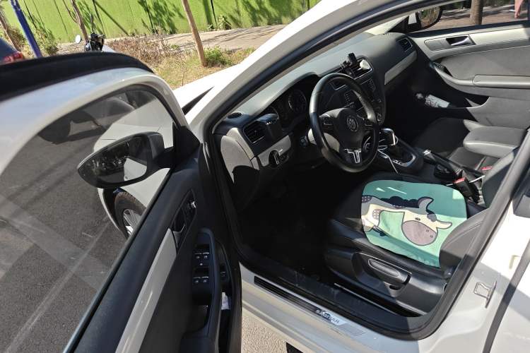 Used Volkswagen Sagitar 2014 1.4TSI Automatic Luxury Model Driver Seat