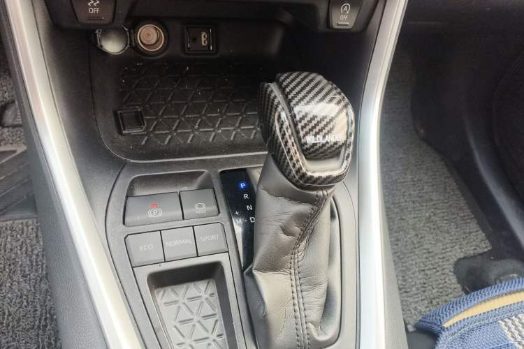 Used Toyota Wildlander 2020 2.0L CVT Two-Wheel Drive Luxury Edition Gear Lever