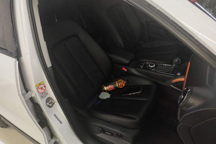 Used Audi Q2L 2018 35 TFSI Launch Exclusive Edition China VI Right Front Seat