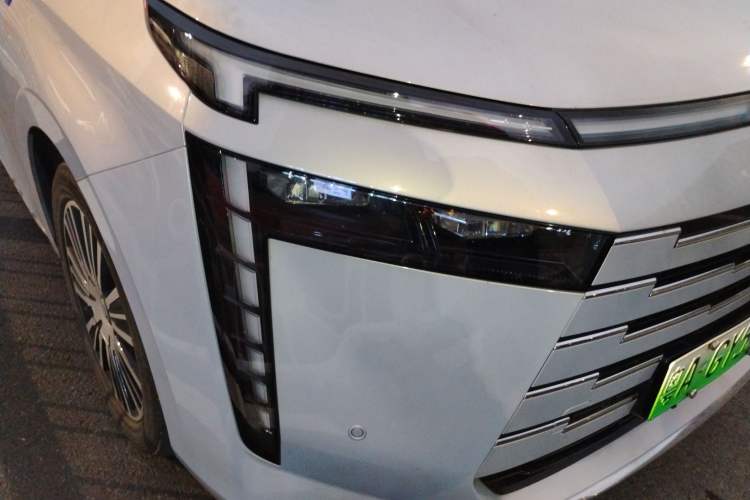 Used GAC Trumpchi E8 New Energy 2024 150km MAX+ Right Front Headlight