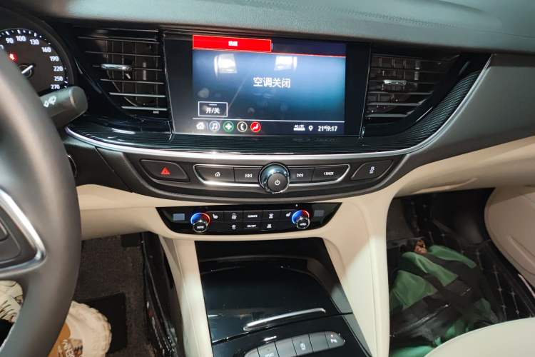 Used Buick Regal 2020 552T Elite Edition Audio And AC Panel