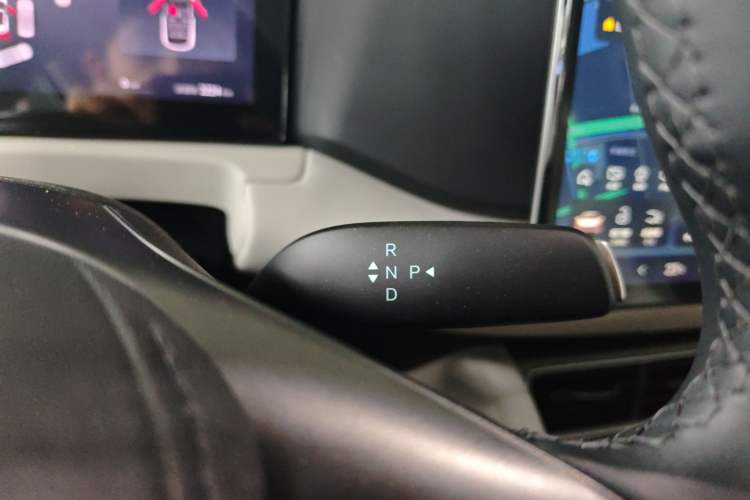 Used BYD Yuan UP 2025 Intelligent Driving Version 401 KM Dynamic Edition Gear Lever