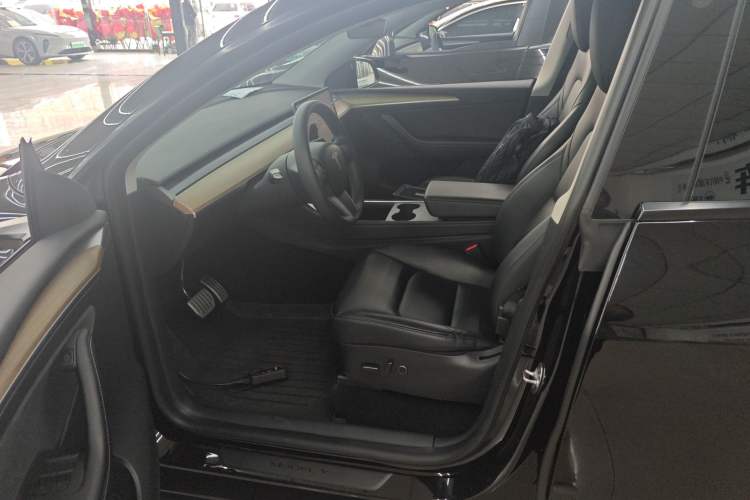 Used Tesla Model Y 2022 Performance High-Performance All-Wheel-Drive Version Left Front Seat