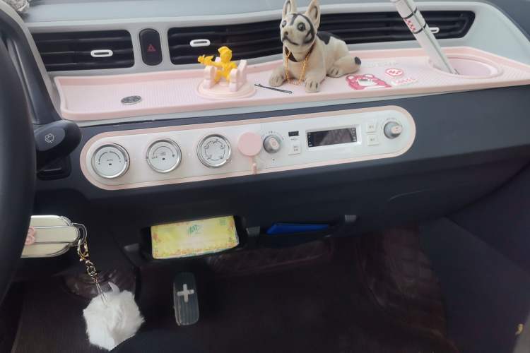 Used Wuling Hongguang MINIEV 2022 Macaron Premium Model – Lithium Iron Phosphate Audio And AC Panel