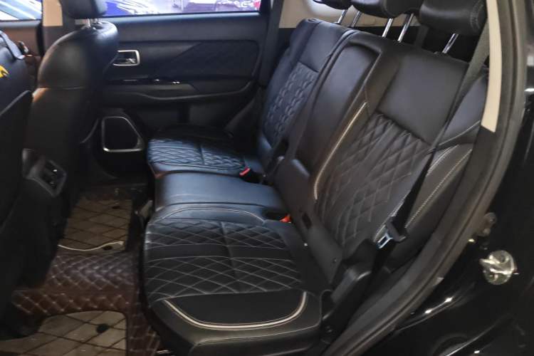 Used Mitsubishi Outlander 2021 2.4L 4x4 Zhi Xiang Edition 7 Seats